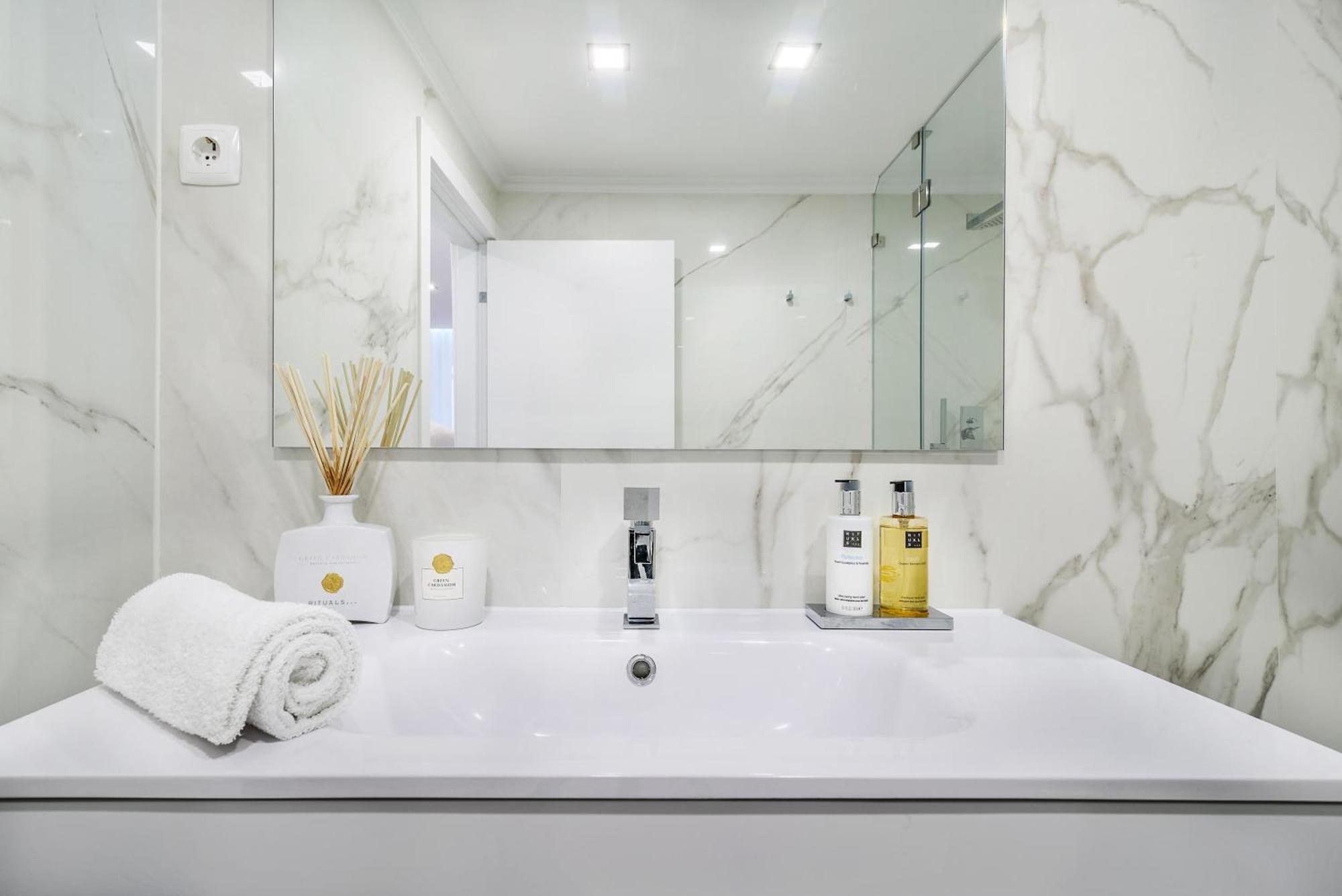 Whome City Chic Escape: Your Stylish Haven In Downtown Lisboa Exteriér fotografie